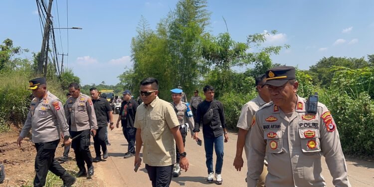 ASLOG KAPOLRI TINJAU LANGSUNG LAHAN PENANAMAN JAGUNG DI TANGERANG