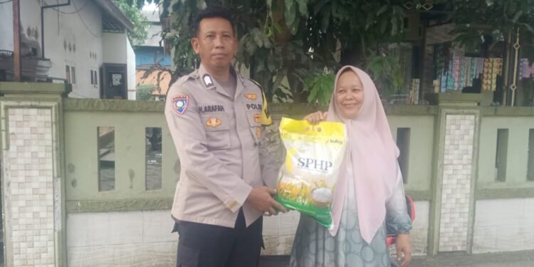 Polsek Kronjo Gelar Gerakan Pangan Murah di Tiga Lokasi
