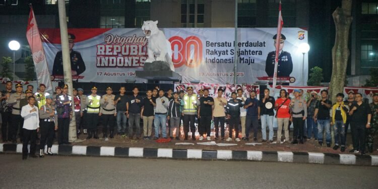 Bersama Komunitas Ojol dan Aktivis Mahasiswa, Kapolresta Tangerang Gelar Aksi Solidaritas Tabur Bunga