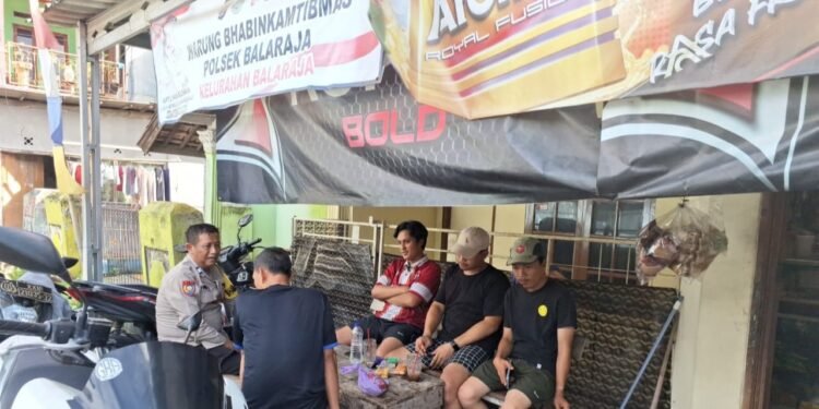 Antisipasi Kamtibmas Anggota Polsek Balaraja Melaksanakan Sambang Warung Bhabinkamtibmas di Wilayah Hukum Polresta Tangerang