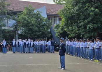 Kapolsek Mauk Jadi Pembina Upacara di SMK Permata Kemiri, Sampaikan Pesan Kamtibmas pada Pelajar