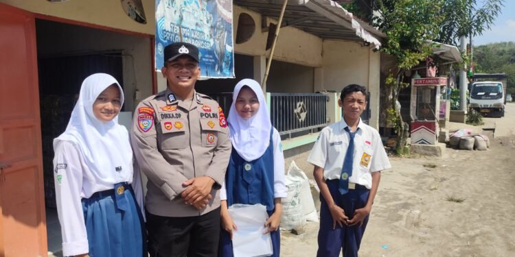 Tanamkan Cinta Polri Sejak Dini Dengan Humanis, Bhabinkamtibmas Polsek Cimarga Polres Lebak Gelar “Polisi Sahabat Anak”