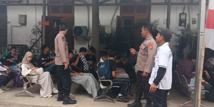 Polsek Rangkasbitung Polres Lebak Patroli Mobile Ke Stasiun KRL Rangkasbitung