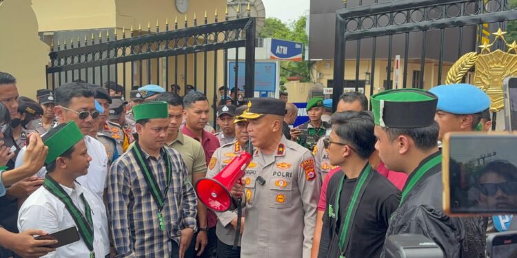 Berlangsung Damai, Kapolda Banten Temui Para Aksi Unjuk Rasa