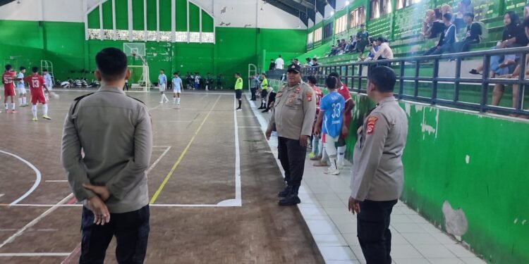 Anggota Polsek Rangkasbitung Polres Lebak Giat Pengamanan  Tournamen Futsal Student Campionns Cup Tingkat SMA