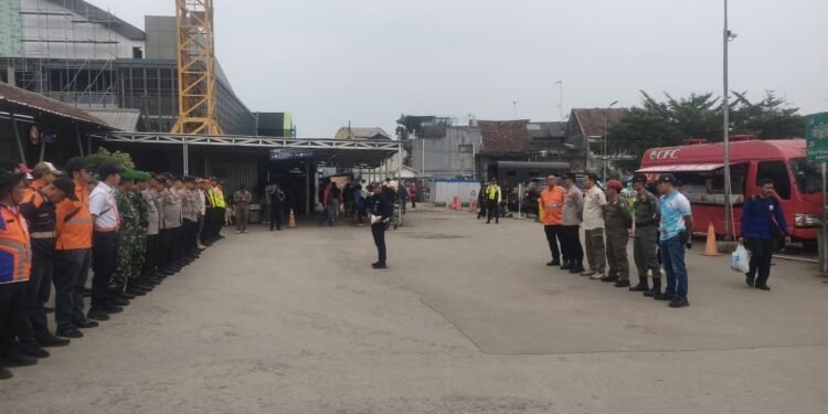 Kapolsek Rangkasbitung Polres Lebak Giat Apel Gabungan di Stasiun KAI Rangkasbitung