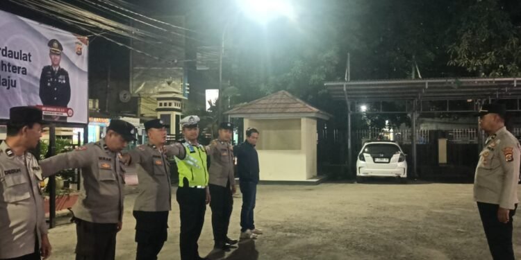 Polsek Balaraja Gelar Rutinitas Apel Dan  Sispam Mako Yang Dilaksanakan Setiap Malam di Mako Polsek  Balaraja Polresta Tangerang