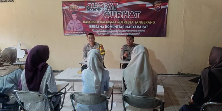 Bhabinkamtibmas Polsek Balaraja Polresta Tangerang Giat Jum’at Curhat & Sampaikan Pesan Kamtibmas Kepada Masyarakat Desa Talagasari
