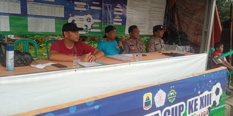 Anggota Polsek Cimarga Polres Lebak Amankan Turnamen Sepak Bola Di Desa Margajaya