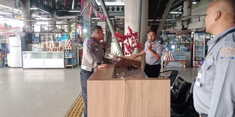 Polsek Pulomerak Polres Cilegon Sambangi Warga Giat sosialisasi Berlalulintas