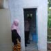 Sambut HUT Polwan ke-77,Kanit Binmas  Polsek Rangkasbitung Cek MCK di Kampung Jaura