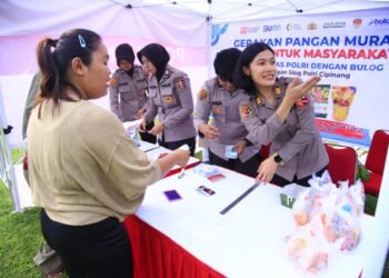 Antusias Ibu-Ibu Serbu Gerakan Pangan Murah Polri, Sembako Ludes Diborong