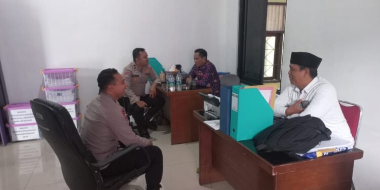 Polsek Cikupa Lakukan Sambang ke Kantor Desa Pasir Gadung Tingkatkan Kamtibmas