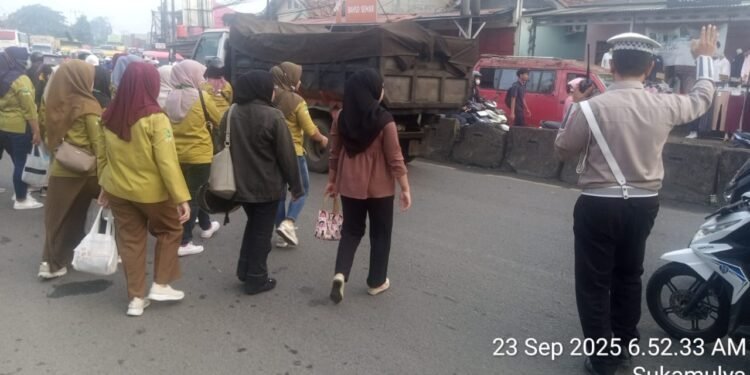 Polsek Cikupa Gelar PECAK Pagi, Wujudkan Kamseltibcar Lantas di Pertigaan Columbus