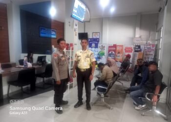 Bhabinkamtibmas Polsek Rangkasbitung Polres Lebak Sampaikan Pesan Kamtibmas Ke Konsumen di Kantor FIF