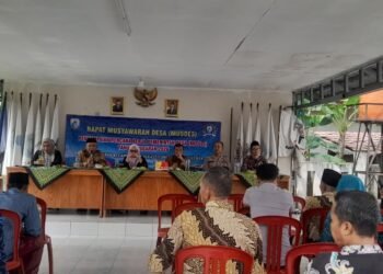 Bhabinkamtibmas Polsek Rangkasbitung Polres Lebak Dan Babinsa Hadiri Musdes