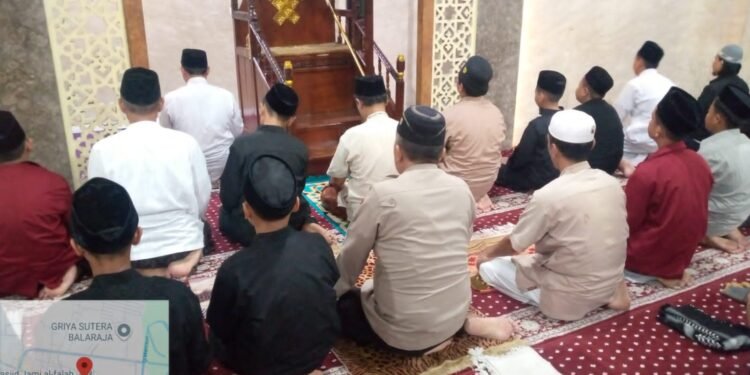 Shubuh Keliling Polsek Balaraja Polresta Tangerang Dalam Mempererat Silaturahmi Antara Polri dan Ulama di Masjid Al Falah Desa Talagasari Kab.Tangerang