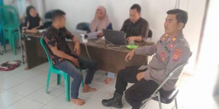 Kapolsek Cimarga Polres Lebak Melaksanakan Giat  Sambang Ke Desa Cimarga