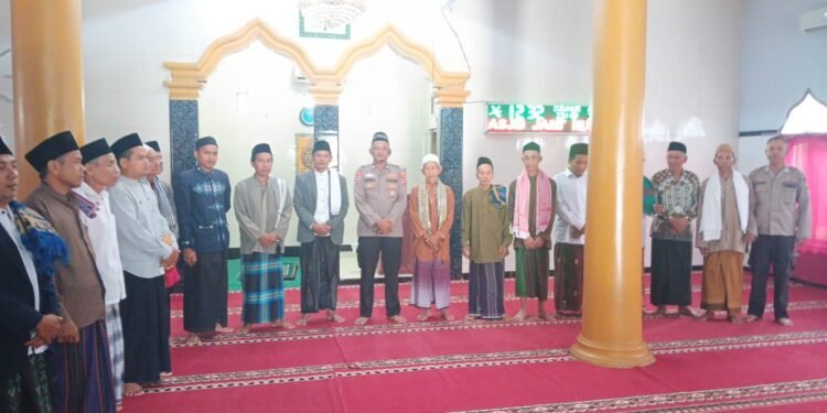 Kanit Binmas Polsek Rangkasbitung Polres Lebak Bersama Bhabinkatibmas Melaksanakan Giat Sholat Jumat Keliling
