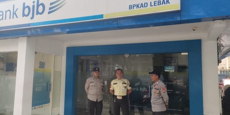 Ps.Kanit Samapta Polsek Rangkasbitung Polres Lebak Patroli Ke Bank BJB