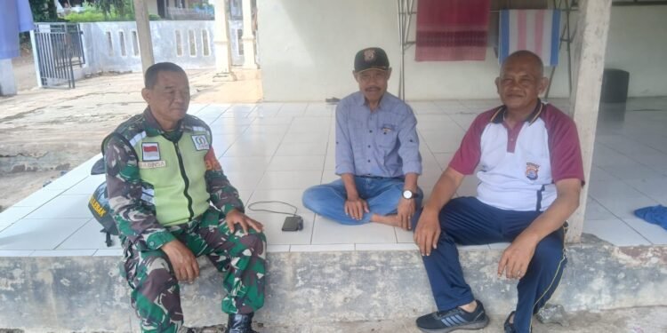 Kanit Binmas Polsek Rangkasbitung Polres Lebak dan Babinsa Giat Silaturahmi Ke Rumah Kades Cimangeunteung