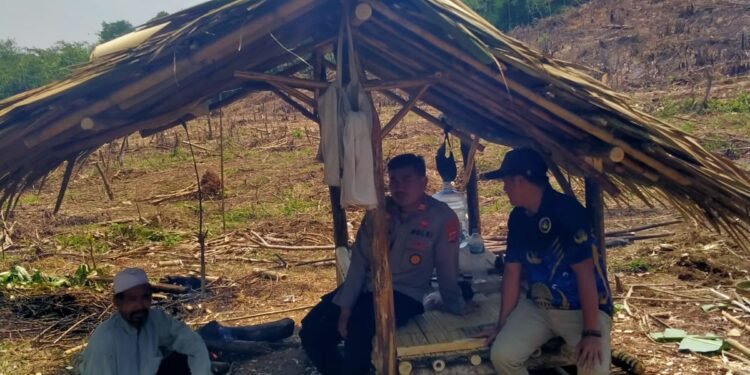 Kapolsek Cimarga Polres Lebak Sambang Ke Petani Desa Sarageni
