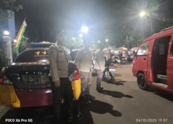 Anggota Polsek Rangkasbitung Polres Lebak Giat PAM Bazar UMKM Rangkaian HUT TNI Ke 80 di Alun Alun Rangkasbitung