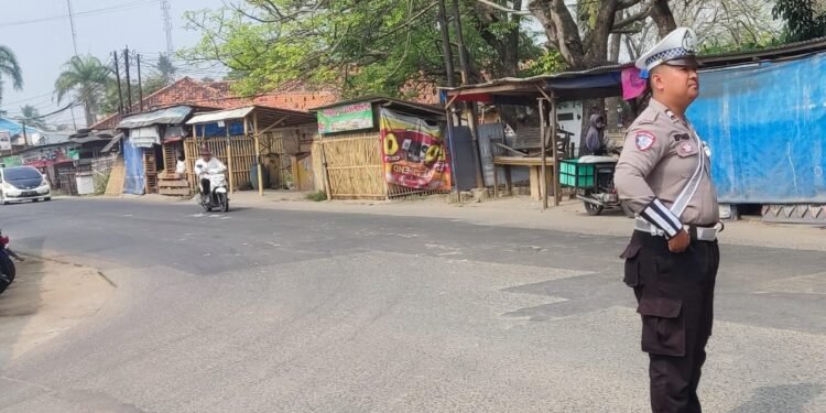 Polsek Kronjo Antisipasi Kemacetan Lewat Kegiatan Gatur Lalin