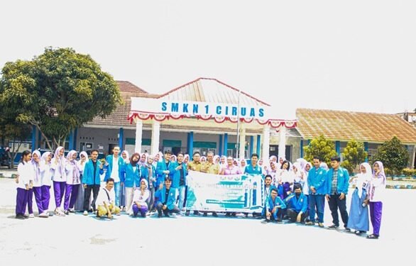 Dosen dan Mahasiswa Universitas Pamulang Kembangkan Sistem Kendali Lampu Pintar di SMKN 1 Ciruas