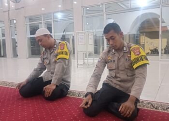 Waka Polsek Cikupa Dampingi Kasie Propam Polresta Tangerang Laksanakan Subuh Keliling di Masjid Jami Nururrohman