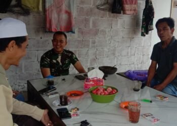 Bhabinkamtibmas dan Babinsa Desa Budimulya Lakukan Sambang Tokoh Masyarakat, Wujudkan Sinergi Kamtibmas