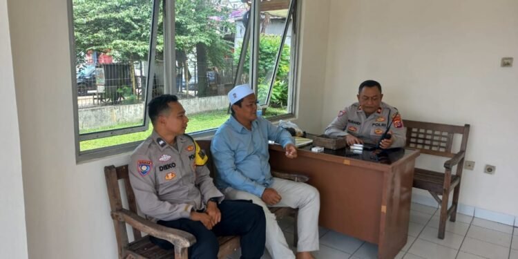 Kapolsubsektor Cikupamas Silaturahmi dan Layani Warga Pasir Gadung