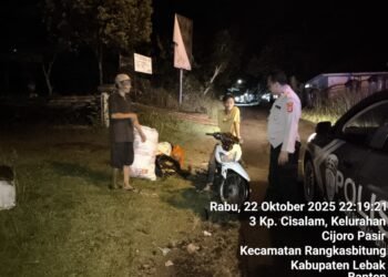 Patroli Dini Hari,Polsek Rangkasbitung Polres Lebak Hampiri Warga Sampaikan Pesan Kamtibmas