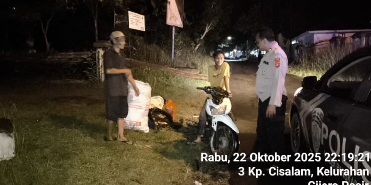 Patroli Dini Hari,Polsek Rangkasbitung Polres Lebak Hampiri Warga Sampaikan Pesan Kamtibmas