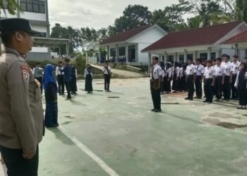 Anggota Polsek Rangkasbitung Polres Lebak Melaksanakan Giat Sosialisasi dan LDKS di SMKN 1 Kalanganyar