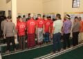 Pastikan Hak Ibadah Terpenuhi, Kapolresta Tangerang Shalat Berjamaah Bareng Tahanan