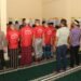 Pastikan Hak Ibadah Terpenuhi, Kapolresta Tangerang Shalat Berjamaah Bareng Tahanan