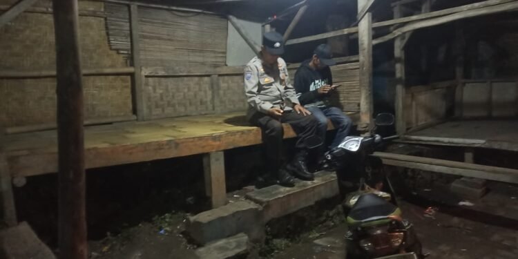 Ciptakan Kamseltibcar Lantas, Polsubsektor Cikupamas Gelar Pengaturan Arus Lalu Lintas Sore Hari