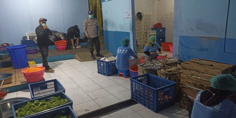 Polsek Rangkasbitung Polres Lebak Patroli Dan Sambangi Pegawai Dapur MBG di Kampung Lembur Sawah