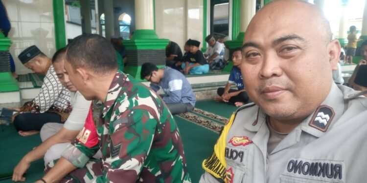 Bhabinkamtibmas dan Babinsa Laksanakan Jumling di Desa Budimulya, Ajak Warga Jaga Kamtibmas