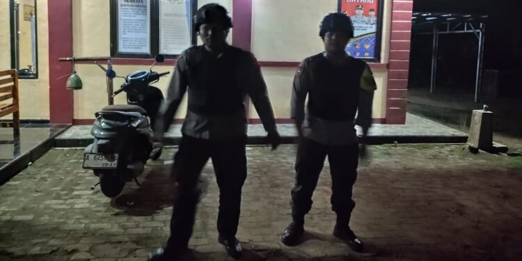 Anggota Polsek Gunungkencana Polres Lebak Laksanakan Sispam Mako