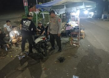 Hampiri Remaja Nongkrong,Polsek Rangkasbitung Polres Lebak Giat Patroli dan Berikan Imbauan Kamtibmas