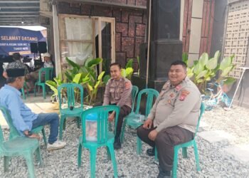 Anggota Polsek Rangkasbitung Polres Lebak Sambangi Kades Kalanganyar Sampaikan Pesan Kamtibmas