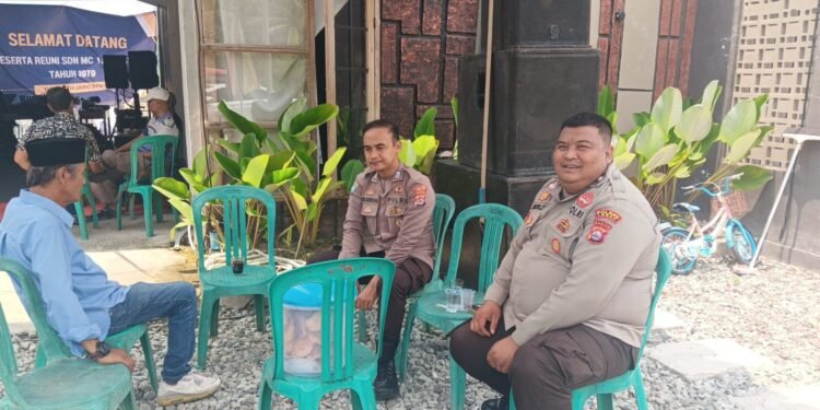 Anggota Polsek Rangkasbitung Polres Lebak Sambangi Kades Kalanganyar Sampaikan Pesan Kamtibmas