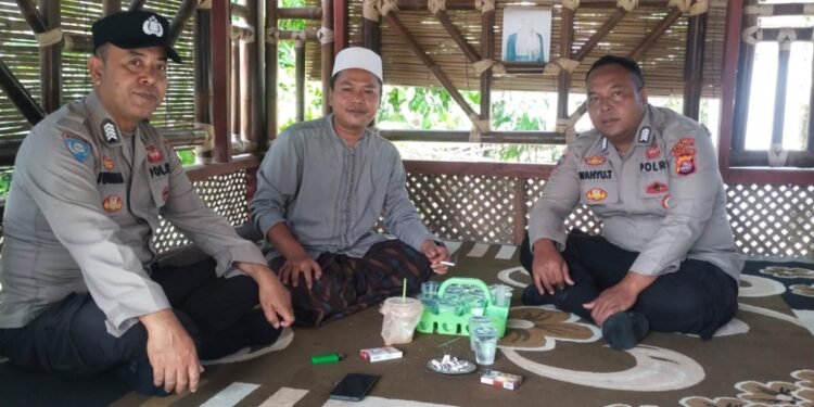 Silaturahmi Ke Tokoh Agama,Anggota Polsek Rangkasbitung Polres Lebak Giat Patroli Dialogis