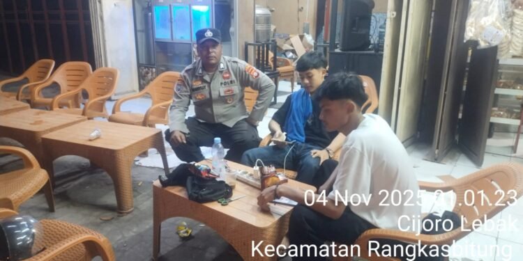 Hampiri Remaja, Anggota Polsek Rangkasbitung Polres Lebak Giat Patroli dialogis