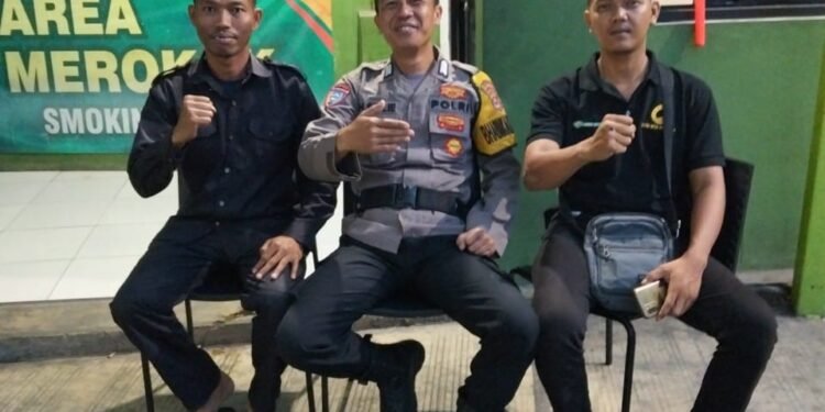 Bhabinkamtibmas Pasar Kemis Laksanakan Program Poliran, Dorong Warga Pengangguran untuk Produktif