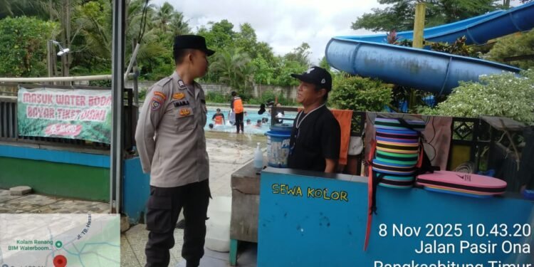 Anggota Polsek Rangkasbitung Polres Lebak Patroli Dialogis Temui Crew Kolam Renang Bim