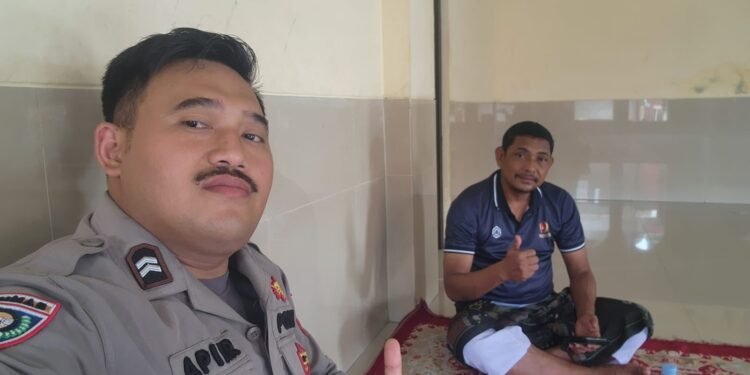 Bhabinkamtibmas Polsek Kronjo Laksanakan Sambang DDS untuk Perkuat Hubungan dengan Warga