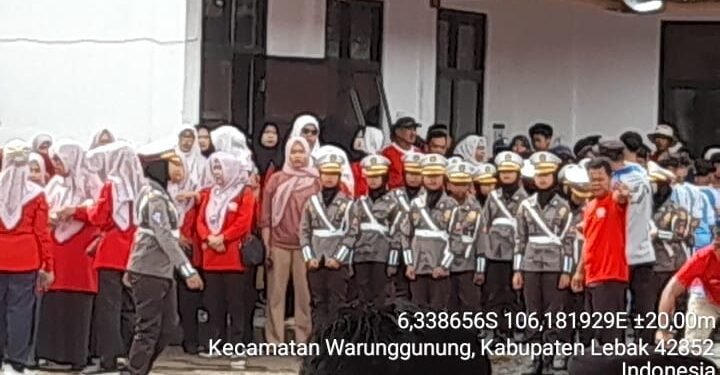 Kapolsek beserta Anggota Polsek Warunggunung Polres Lebak Melaksanakan Giat Pengamanan Lomba serta Gerak Jalan Santai HUT PGRI ke 80 di wilayah Kec. Warunggunung